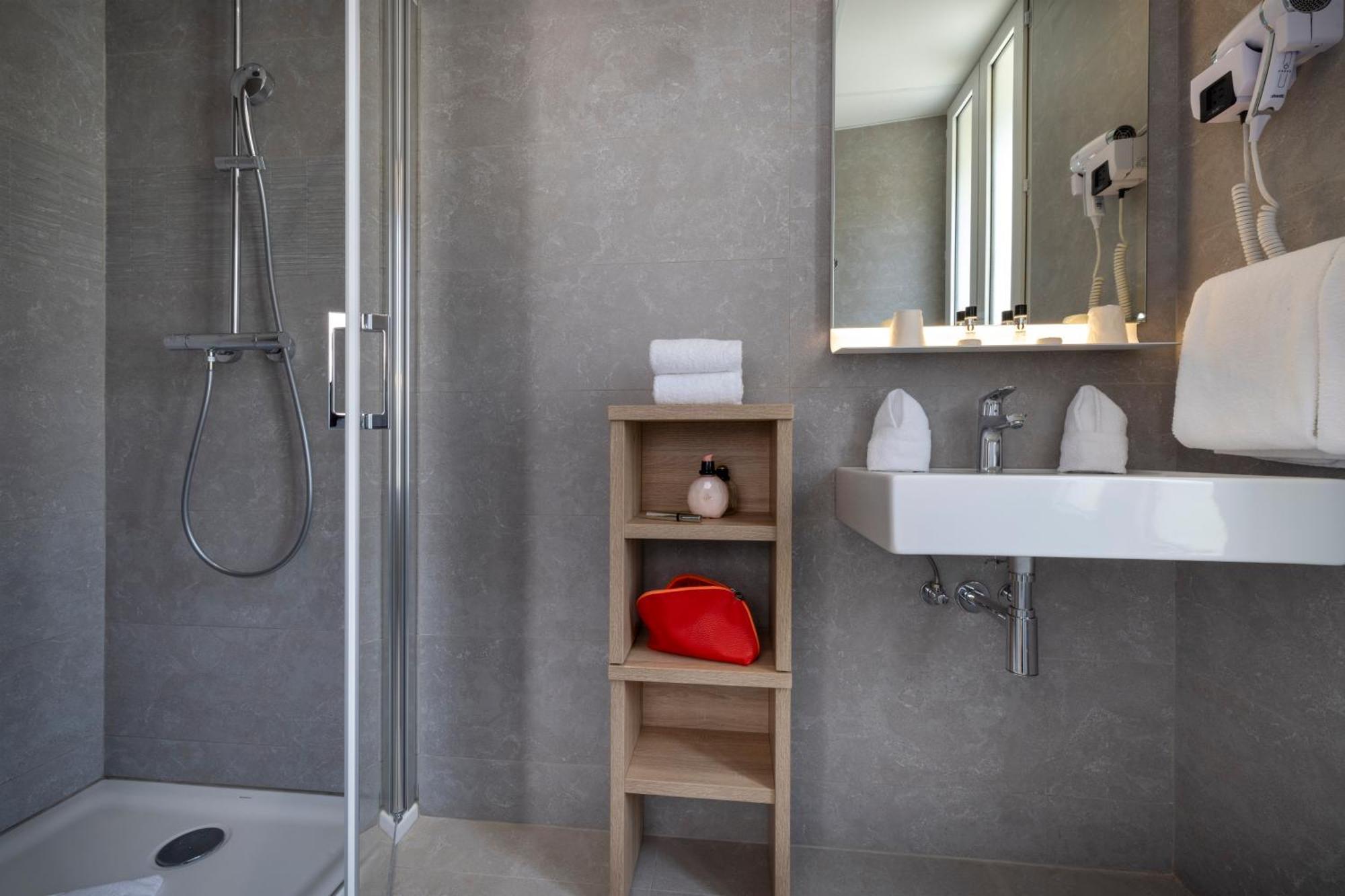 Charlemagne 3* Neuilly-sur-Seine