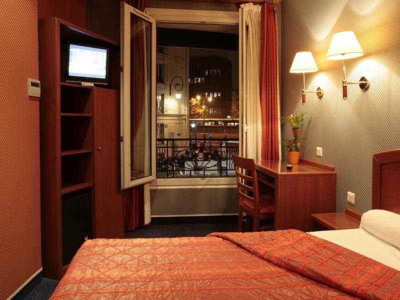 Charlemagne Hotel 3*