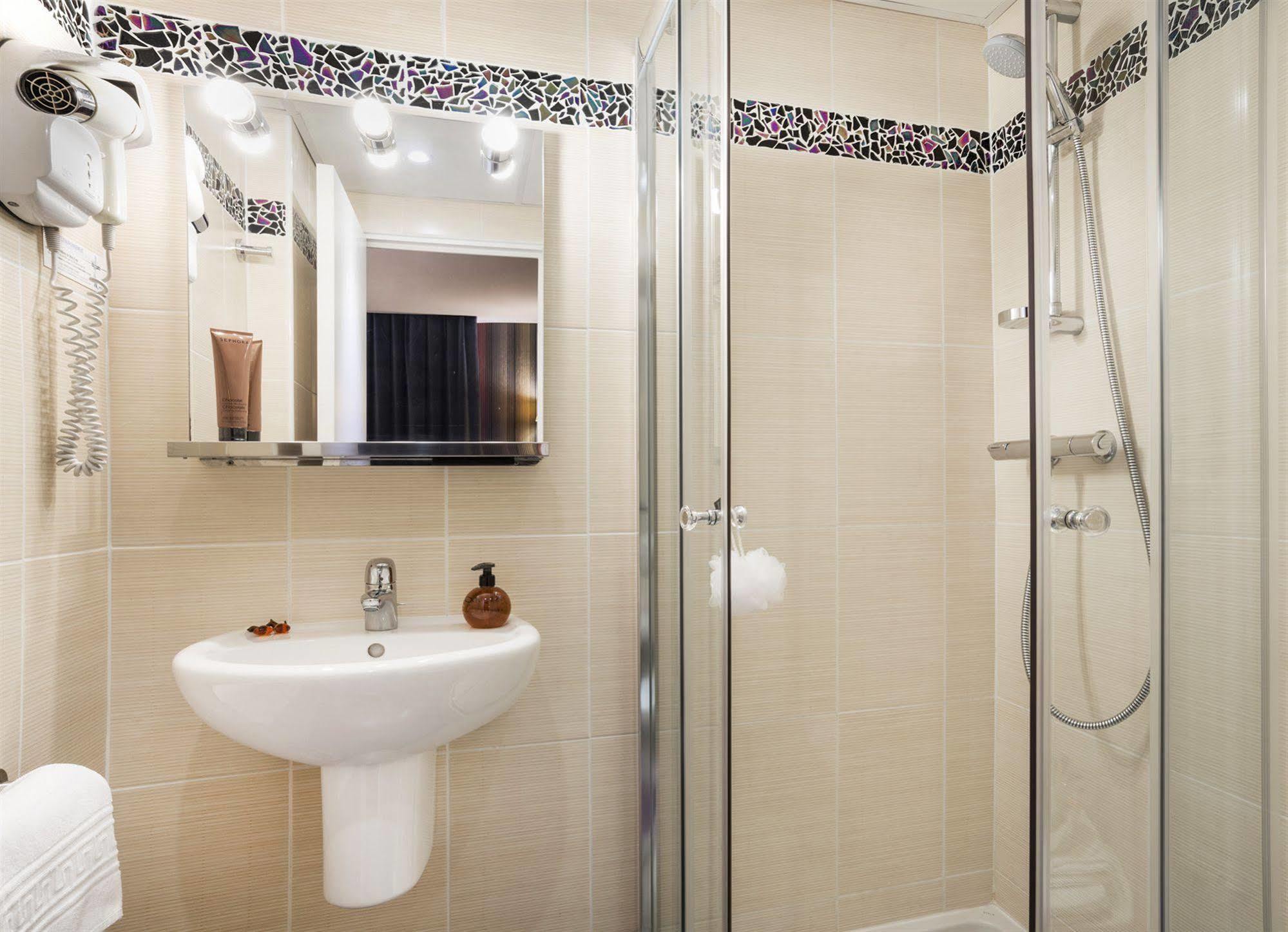 Charlemagne Hotel 3*